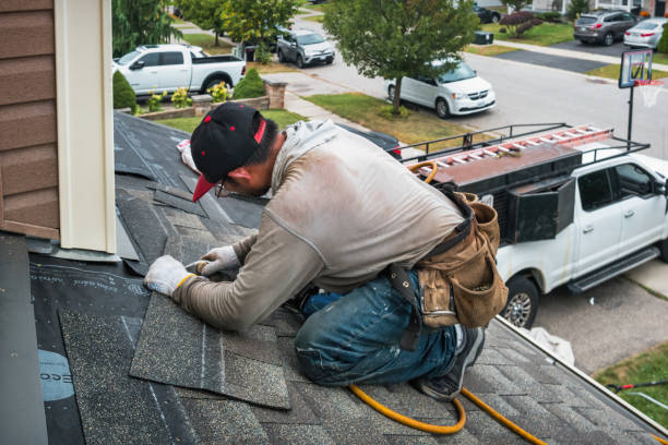 Professional Roofing technician working in Cloverdale, OH